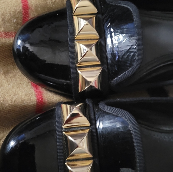 TORY BURCH PATENT LEATHER GOLD STUDS PUMPS ASHER SZ 8 MEDIUM BLACK - Picture 6 of 16